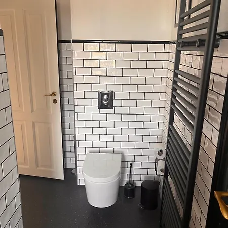 Townhouse With Garden And Free Parking オーデンセ