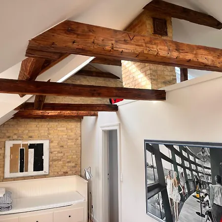 Townhouse With Garden And Free Parking *