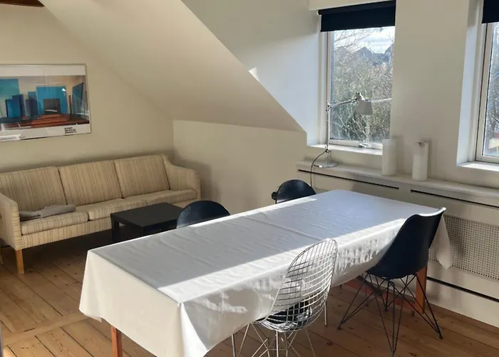 Townhouse With Garden And Free Parking Appartement Odense