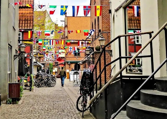 Townhouse With Garden And Free Parking *