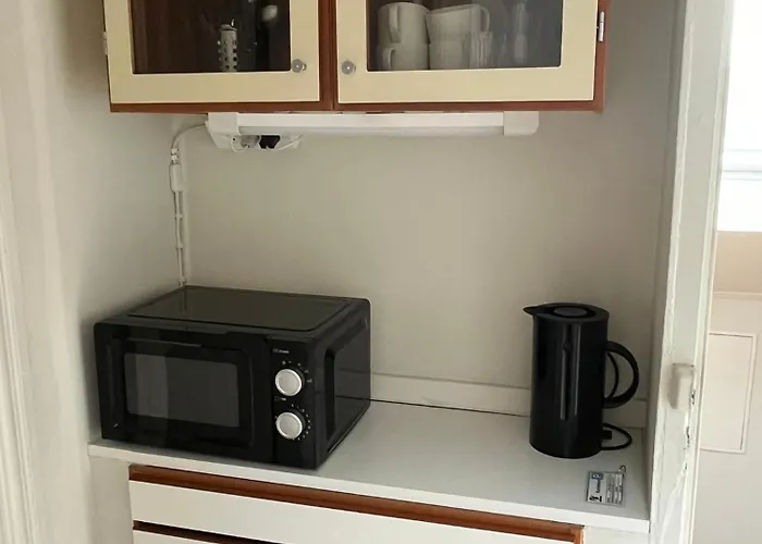 Townhouse With Garden And Free Parking *